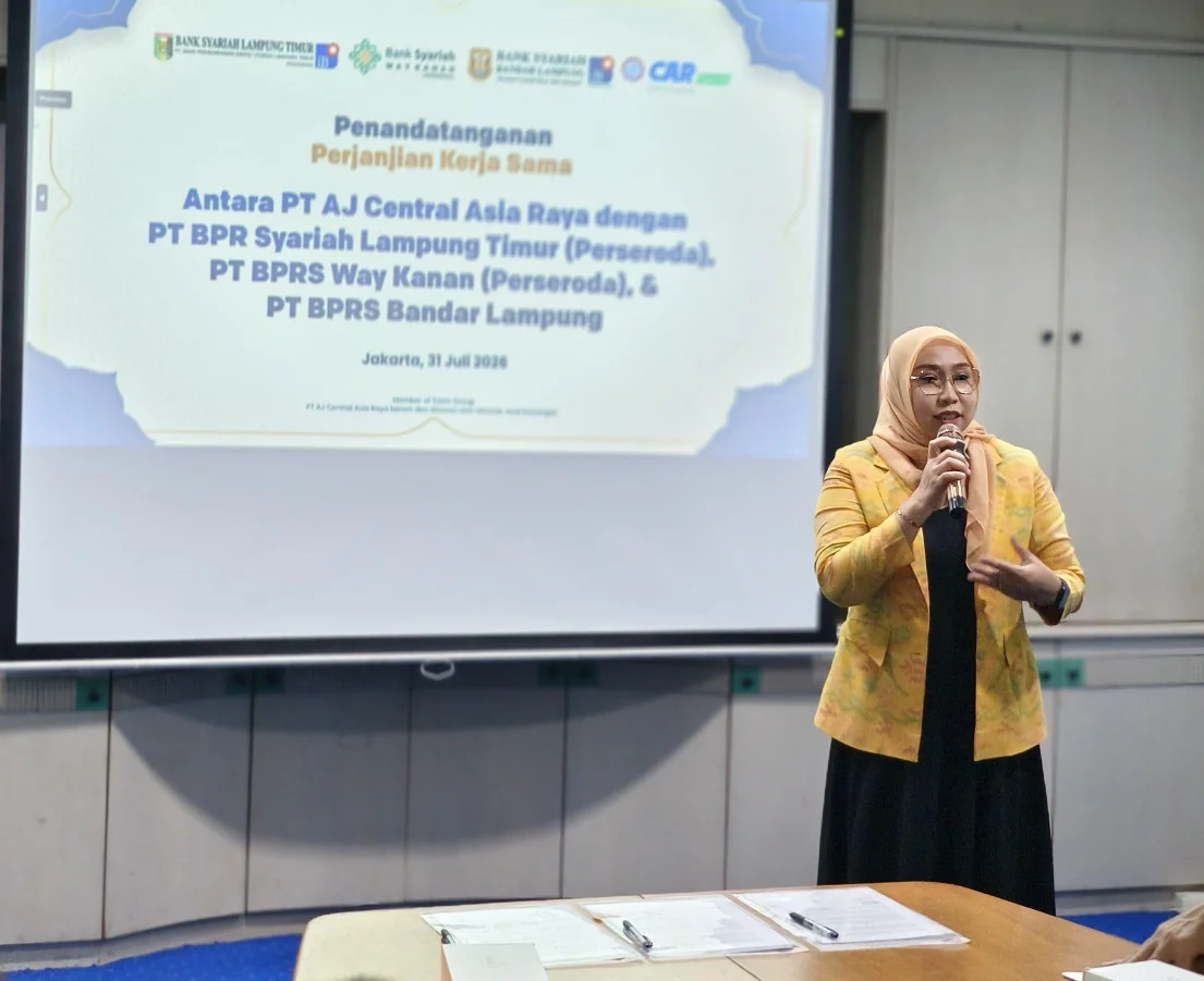 Foto :&nbsp;Direktur Utama BPRS Way Kanan Perseroda, Suryanti saat memberikan sambutan dalam kegiatan MoU bersama&nbsp;PT AJ Central Asia Raya Syariah di Jakarta.